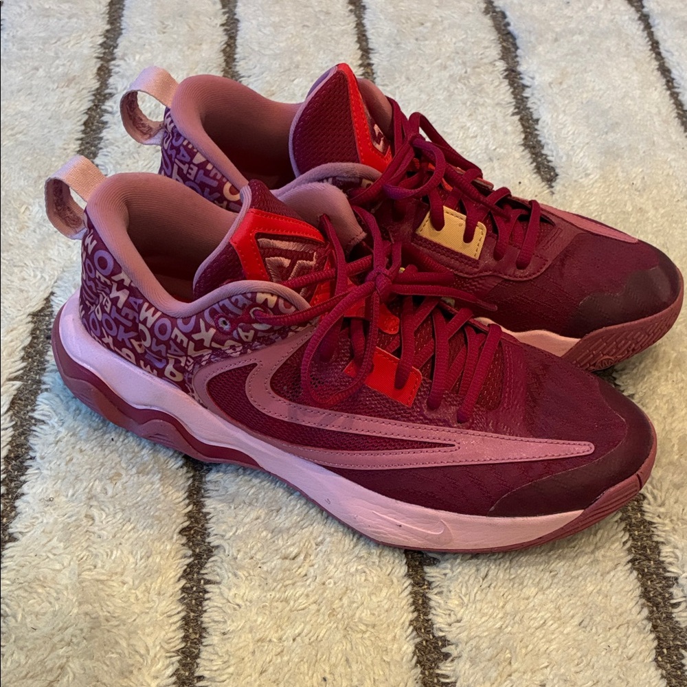 Nike Women's Burgundy and Pink Athletic Shoes